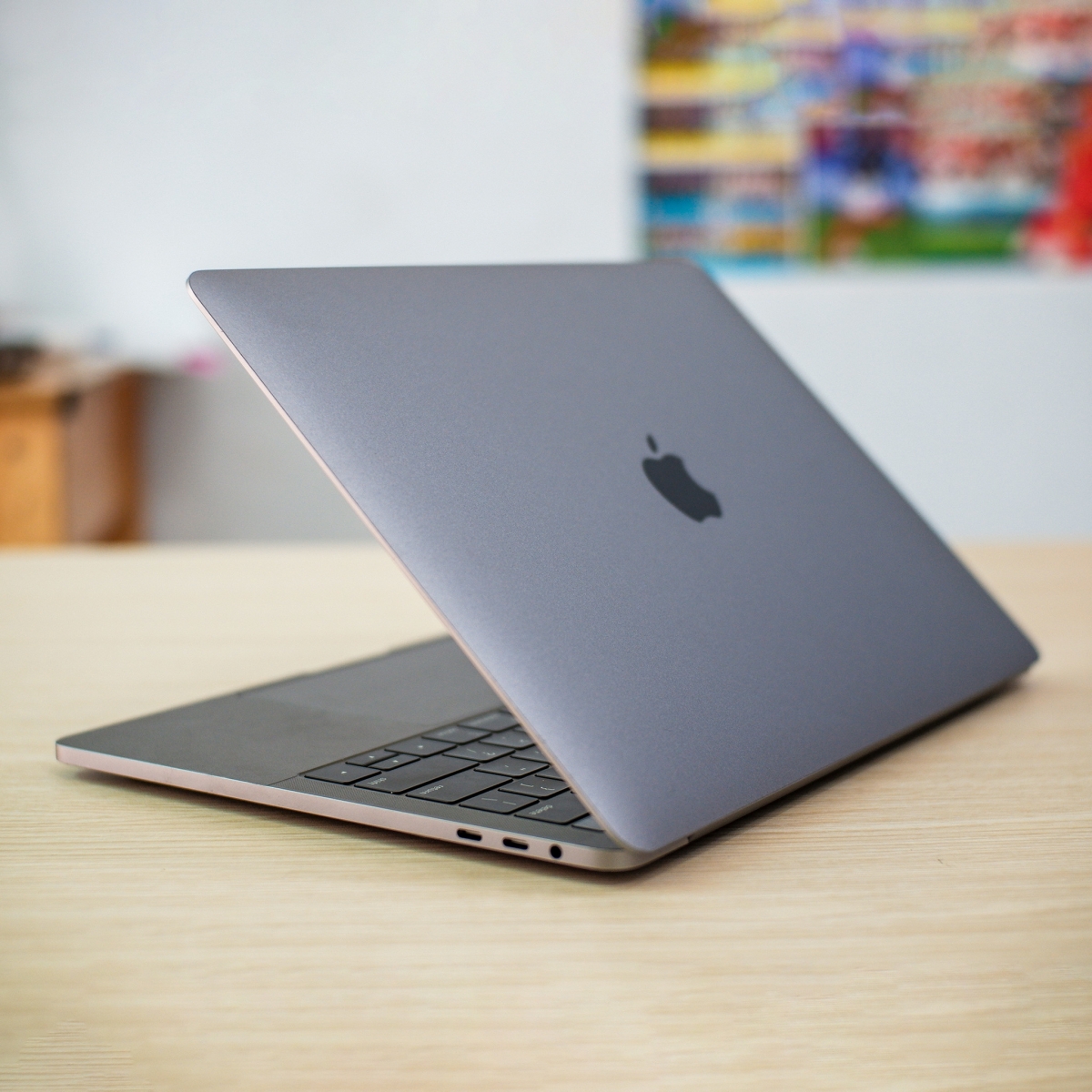 Macbook pro 2020 15 ram 16gb ssd 500gb 13.3inch Retina vỏ nh